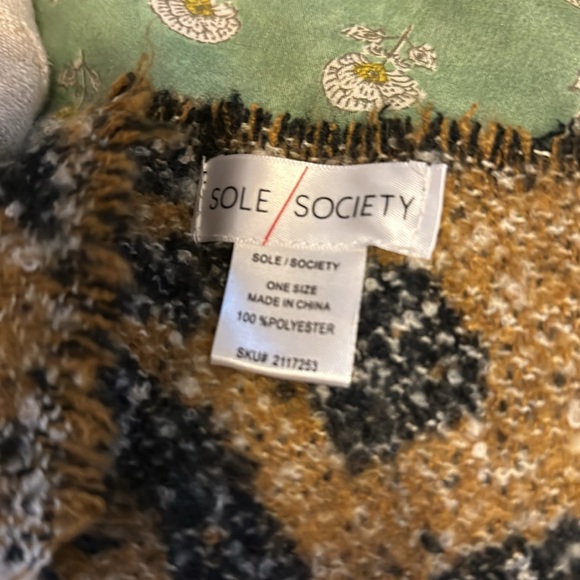 Sole Society | Leopard Scarf - Picture 5 of 5